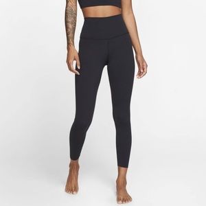 NWT Nike Dri-Fit Women’s Leggings Black